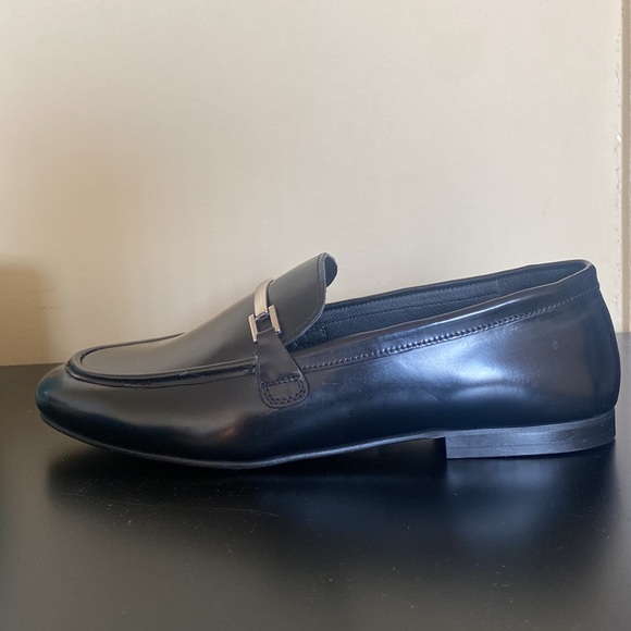 ASOS DESIGN Mariot leather chain loafers in black - Picture 2 of 5